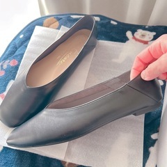 フラットパンプス 黒 24cmの画像