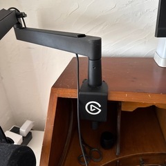 SHURE MV7マイク、Elgatoマイクアーム