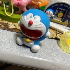 ドラえもんミニソフビと、ハッピーセットどこでもドア