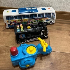 バス　機関車　バイクおもちゃの画像