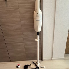 マキタ　掃除機　アイボリー