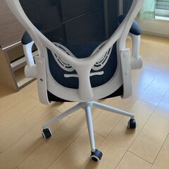  キャスター付きデスクチェアの画像