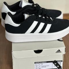 adidas,woman 靴、23.5cm,新品未使用品