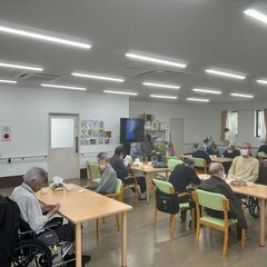 学校後も安心♪子連れ出勤OK♪朝はゆっくり♪午後のみ・週2OK！介護職の画像