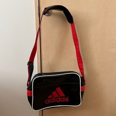 アディダス　エナメルバッグ
