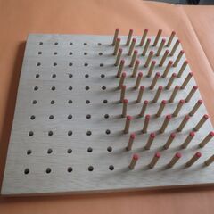 手作り木製ペグボード（図形認知訓練にも利用可）