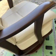 ニトリ　回転式肘掛け付ダイニングチェア①の画像