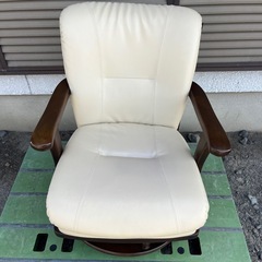 ニトリ　回転式肘掛け付ダイニングチェア①