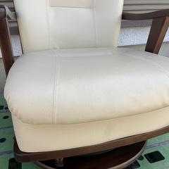 ニトリ　回転式肘掛け付ダイニングチェア②の画像