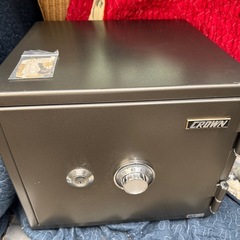 CROWN 金庫 ダイヤル式　鍵あり　　の画像