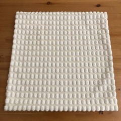 IKEA イケア クッション スヴァルトポッペル フィェドラール オフホワイト ぽこぽこ ポコポコ お洒落の画像