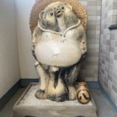 信楽焼たぬき置物　台座付きの画像
