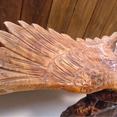 木彫り　鷹　置物の画像