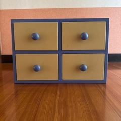 小物入れ棚の画像