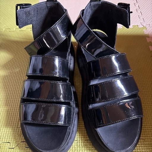 Dr.Martensサンダル