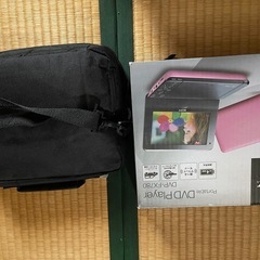 ジャンクDVDポータブルプレーヤーの画像