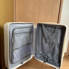 新品・未使用 
スーツケース 前開き　機内持ち込み パソコン収納ポケット USBポート付きの画像