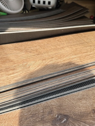 ウッドフロアタイル