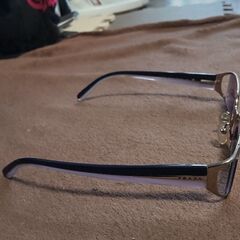プラダのメガネの画像