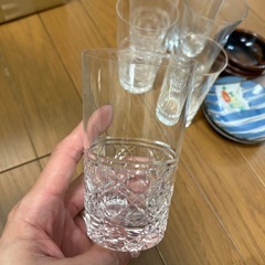 ガラスのコップと小皿のセットの画像