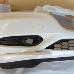 RU1/RU2/RU3/RU4 ヴェゼル 純正 フロントバンパー の画像