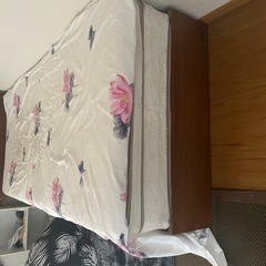 シングルベッド(SINGLE BED WITH MATTRESS)
の画像