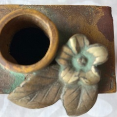 金属製の花瓶の画像