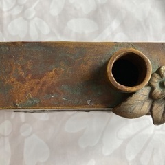 金属製の花瓶の画像