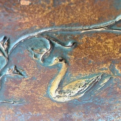 金属製の花瓶の画像