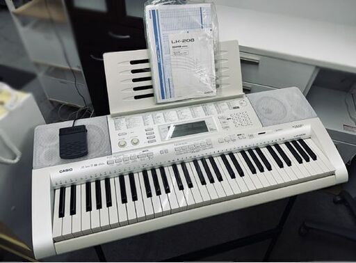 CASIO LK-208 61鍵盤 スタンド付き 光ナビゲーション キーボード