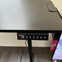 昇降デスクの画像