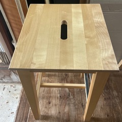 IKEA ニルソッレ　カウンターチェア2脚の画像