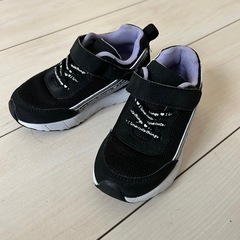 スニーカー　
16センチ