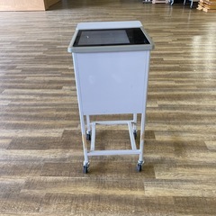 KAWAJUN製チェックテーブルの画像