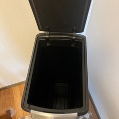 シンプルヒューマン　45リットル　ステンレスゴミ箱　の画像