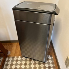 シンプルヒューマン　45リットル　ステンレスゴミ箱　の画像