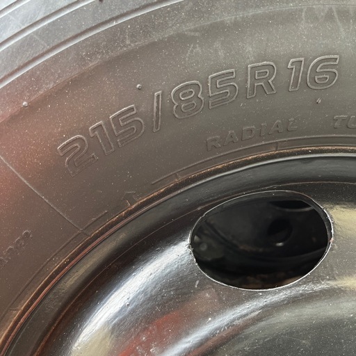 新品スタッドレスタイヤ?ホイール付き。２１５／８５R１６。トウヨウタイヤ?