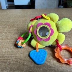 カメのおもちゃ　チャイルドシート　ベビーカーの画像