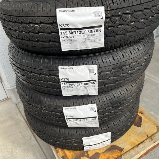 値段下げました！新品ブリヂストンタイヤ🛞145／80R12