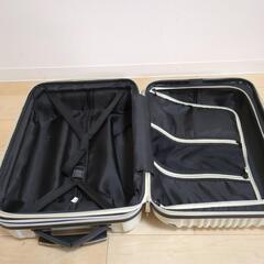 【訳あり】ホワイトキャリーケース(1泊〜2泊用)の画像