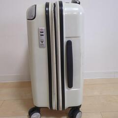 【訳あり】ホワイトキャリーケース(1泊〜2泊用)の画像