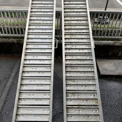 昭和ブリッジ アルミブリッジ 2本セット！ツメタイプ 全長2400mm 有効幅395mm アルミラダー アルミスロープ バイクラダー ラダーレール  折り畳み 軽量 農機具積載 車載工具の画像