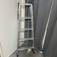 ほぼ使用してません。 長谷川工業 はしご兼用脚立 RC2.0-15 高さ140cmの画像