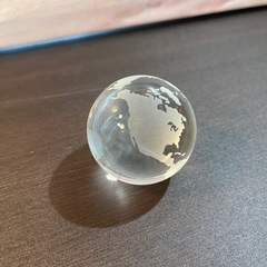 ガラスの地球儀　　置物の画像