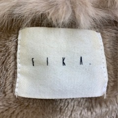 FIKA. ファー付き黒ジャケットの画像