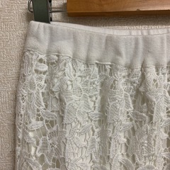 【美品】te chichi リバーシブル ホワイトレーススカートの画像