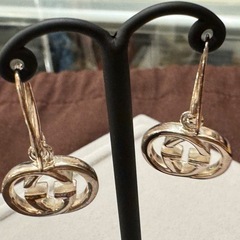 GUCCI グッチ　GGマーク　ピアスの画像