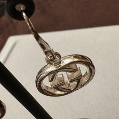 GUCCI グッチ　GGマーク　ピアスの画像