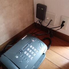 商談中NTTのFAX付き電話機、ドアホンの画像