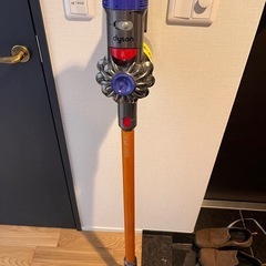 [受け渡し先決定]Dyson 掃除機V8 充電できなくなったジャンク品の画像